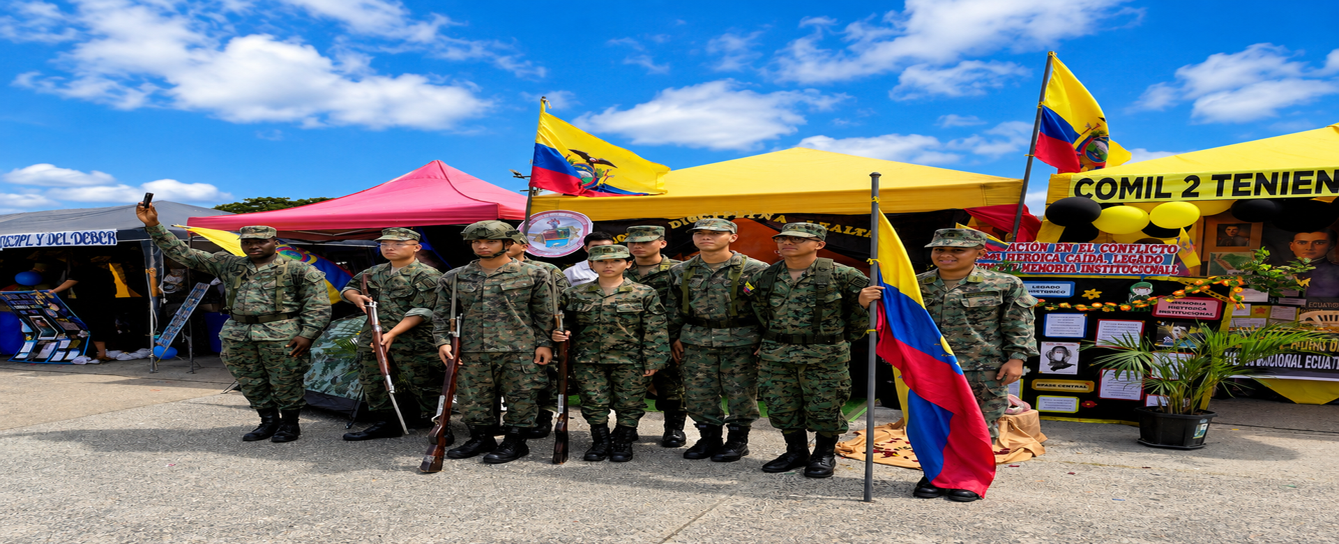 CADETES CON UNIFORME PIXELADO